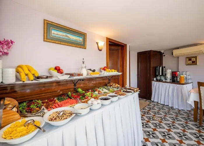 Lynda Hotel